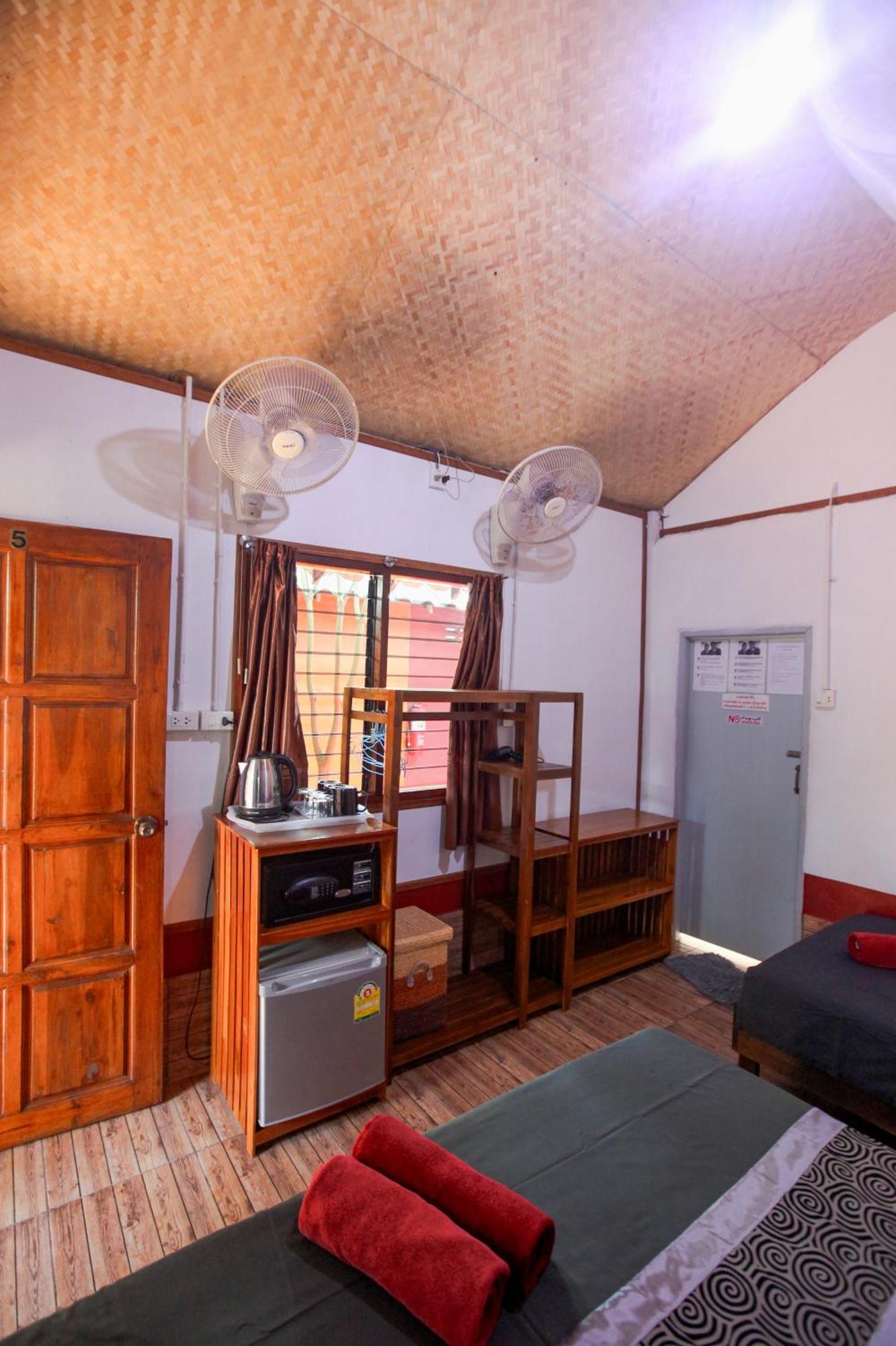 Family Song Koh Lipe Hotel ภายนอก รูปภาพ