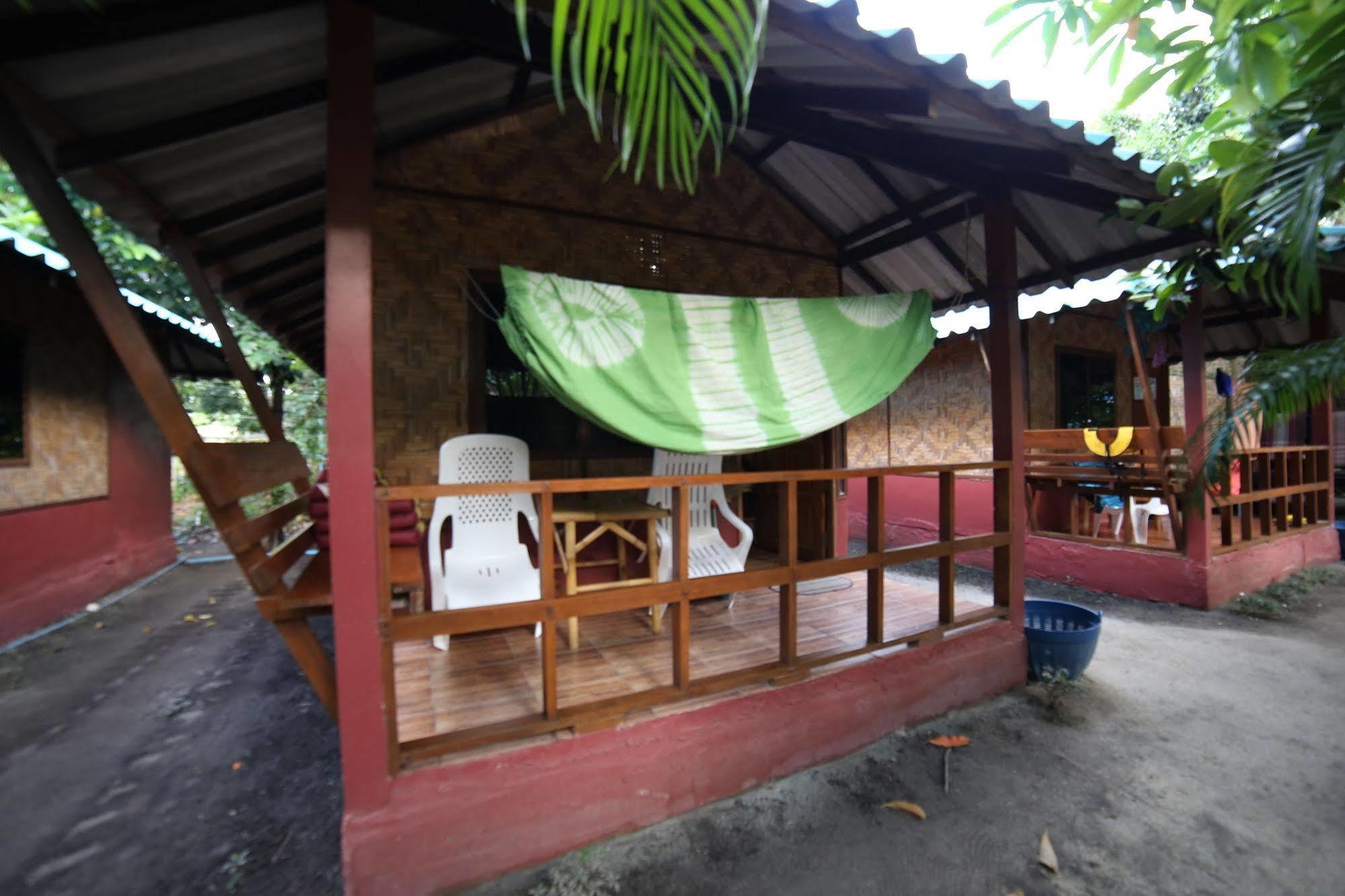 Family Song Koh Lipe Hotel ภายนอก รูปภาพ